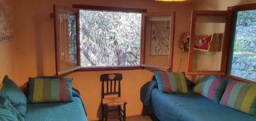 Casa de Monta�a Inmersa En Bosque Nativo