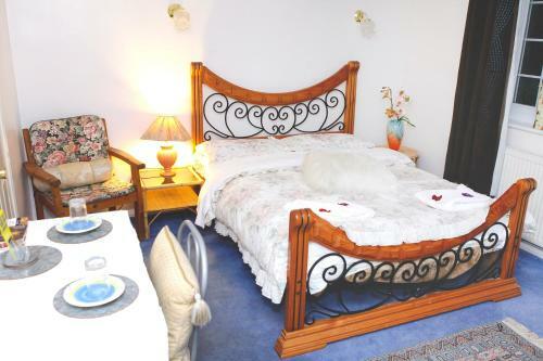 Hostal Da Vinci Guest House - Bed And Breakfast (gatwick)