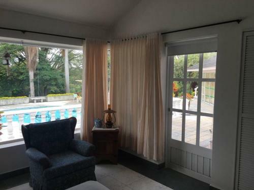 Hermosa Villa - Piscina - Jacuzzi - Jardines
