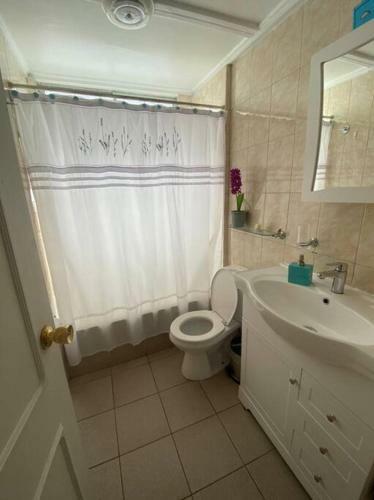 Agradable Casa En Vi�a Con Terraza Y Gran Quincho