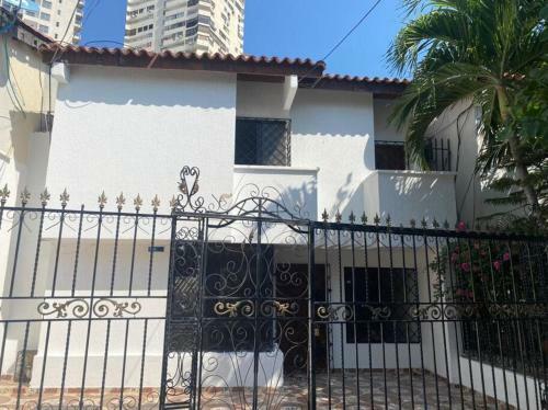 Agradable Casa A 200 M de La Playa. 14 Personas.