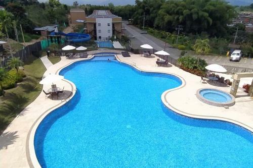Apartamento Apto Wifi+ Aire AC +piscinas +jacuzzi +tobogan+bbq