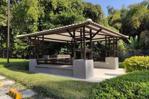 Apartamento Apto Wifi+ Aire AC +piscinas +jacuzzi +tobogan+bbq