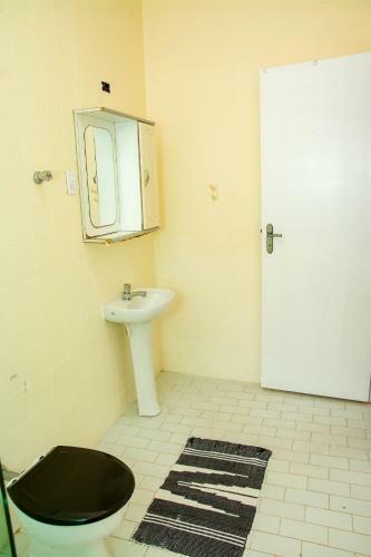 Novo Casa Com Piscina No Centro de Caraguatatuba