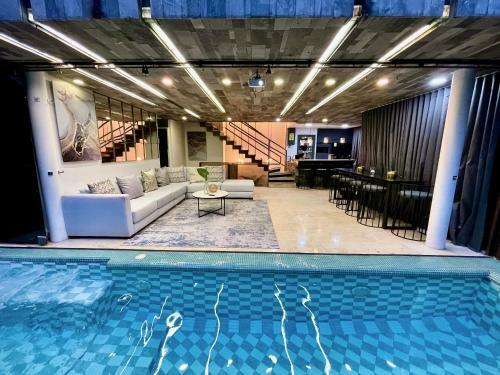 Casa Catalina Luxury 9bdr Villa In Lleras Park