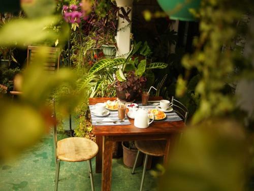 Hostal Redwood Homestay