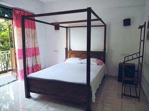 Hostal Way Point