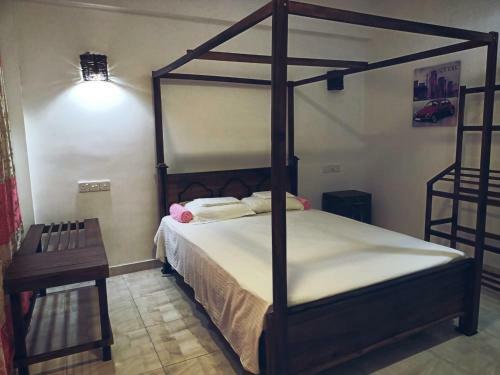 Hostal Way Point