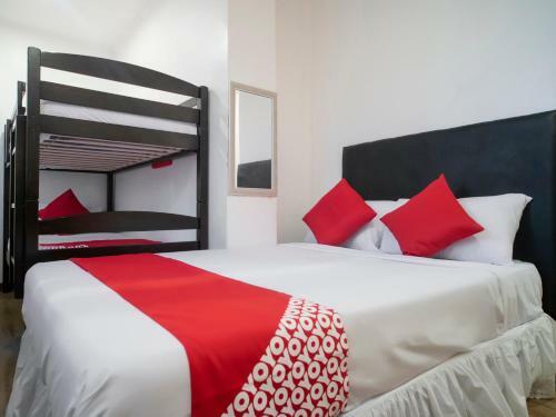 Hotel Vaccinated Staff - Oyo 552 Vines Ape Nap Hostel