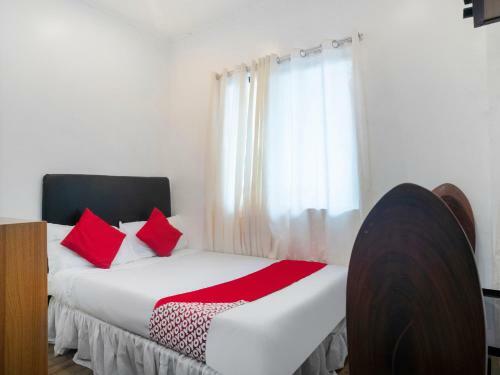 Hotel Vaccinated Staff - Oyo 552 Vines Ape Nap Hostel