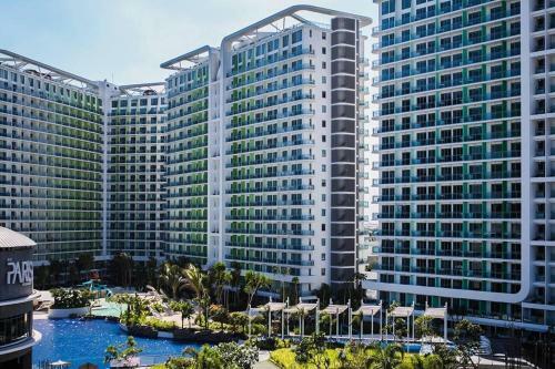 Apartamentos John's Azure Wavepool Near Airport