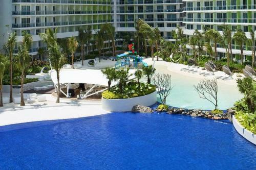 Apartamentos John's Azure Wavepool Near Airport