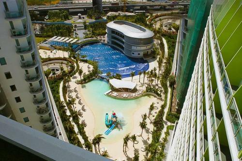 Apartamentos John's Azure Wavepool Near Airport