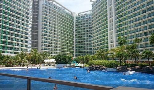 Apartamentos John's Azure Wavepool Near Airport