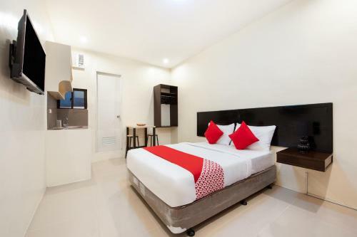 Hotel Vaccinated Staff - Oyo 490 V-cat Apartelle