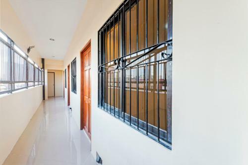 Hotel Vaccinated Staff - Oyo 490 V-cat Apartelle