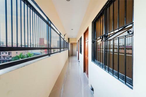 Hotel Vaccinated Staff - Oyo 490 V-cat Apartelle