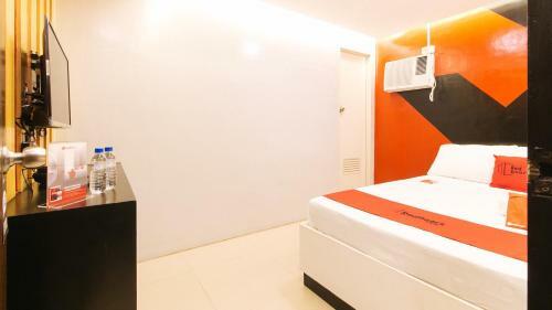 Reddoorz @ Walk Inn Hotel