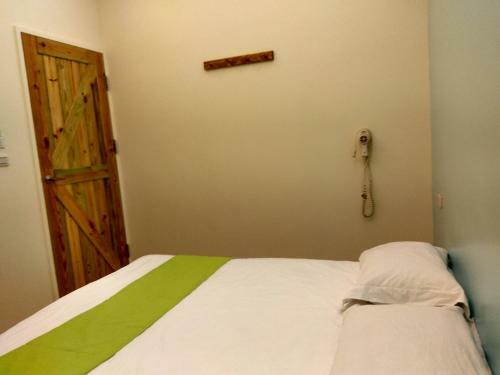 Blue% Hotel