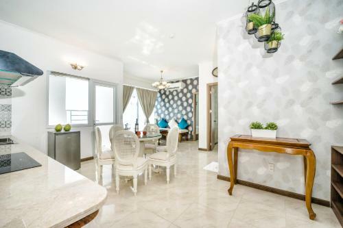 Sandy Gold - Oceanus Apartments