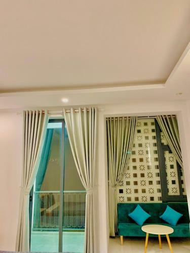 Lee Apartment