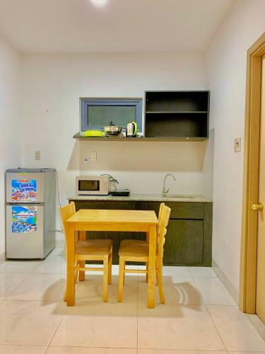 Lee Apartment