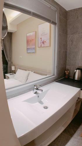 Shine Residence