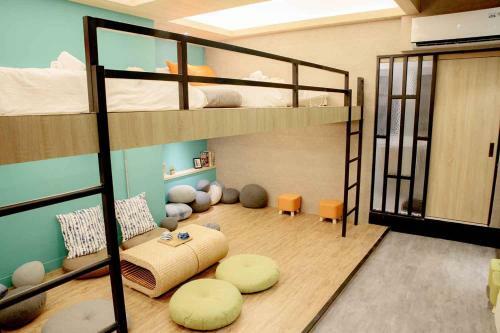 Bird Series Hostel