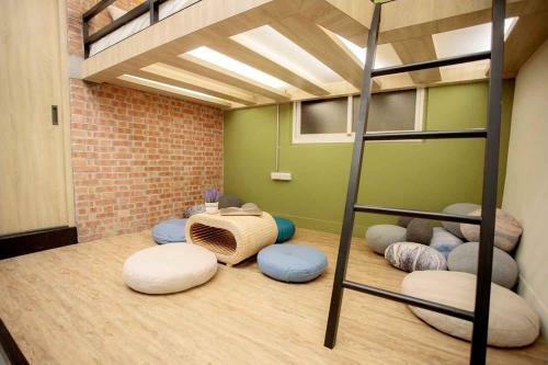 Bird Series Hostel