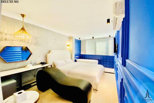 A In Hotel Del Luna