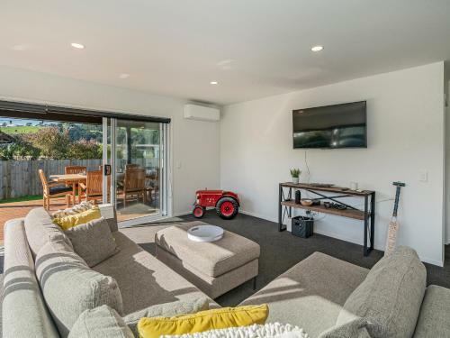 Sundaze Escape - Cooks Beach Holiday Home