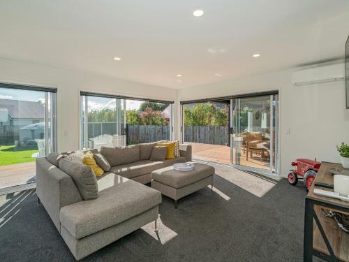 Sundaze Escape - Cooks Beach Holiday Home