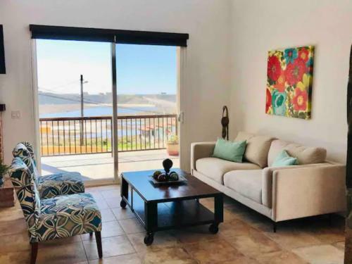 Gorgeous Views Of Ocean, Estuary And Mountains!