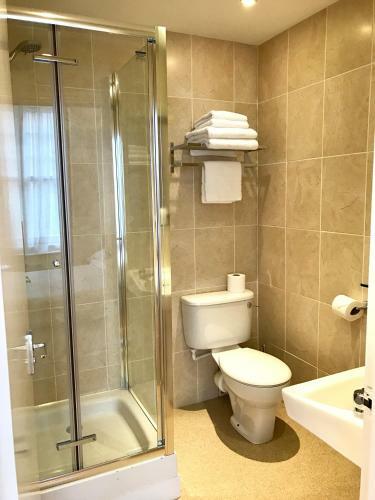 Hostal Churchills Hotel