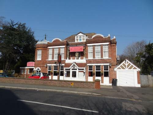 Hostal Churchills Hotel