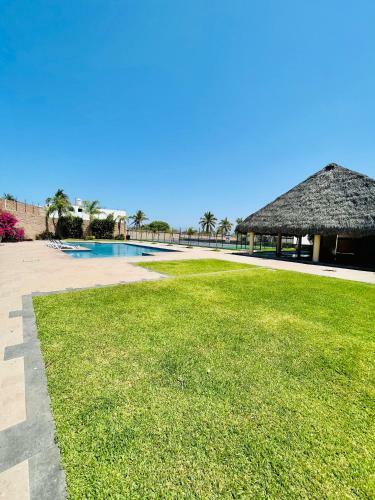 Casa Turquesa Pie de Playa Mazatlan (Brujas)