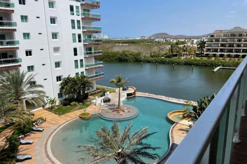 Apartamento 5010 2/4 Condominio de Lujo Junto A La Marina!
