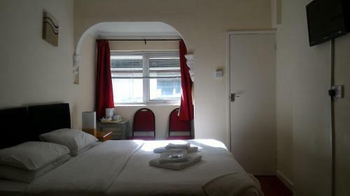 Hostal Cedar Lodge Hotel