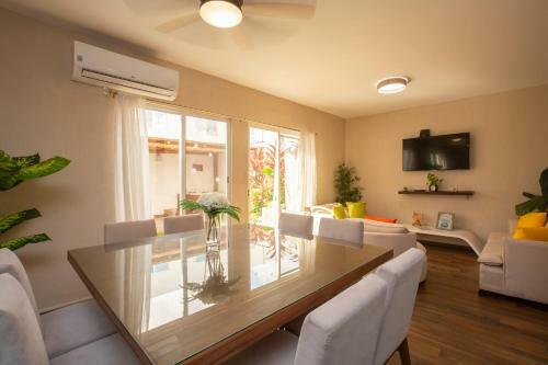 Jacuzzi Home, Holidays