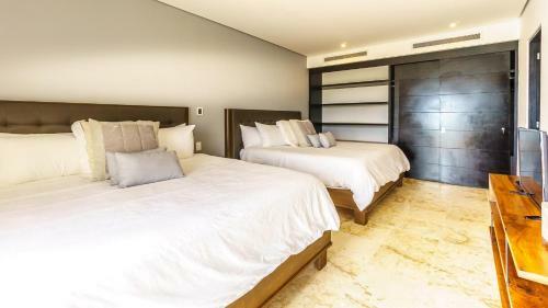 Embassy Penthouse Beachfront At The Elements By Bric