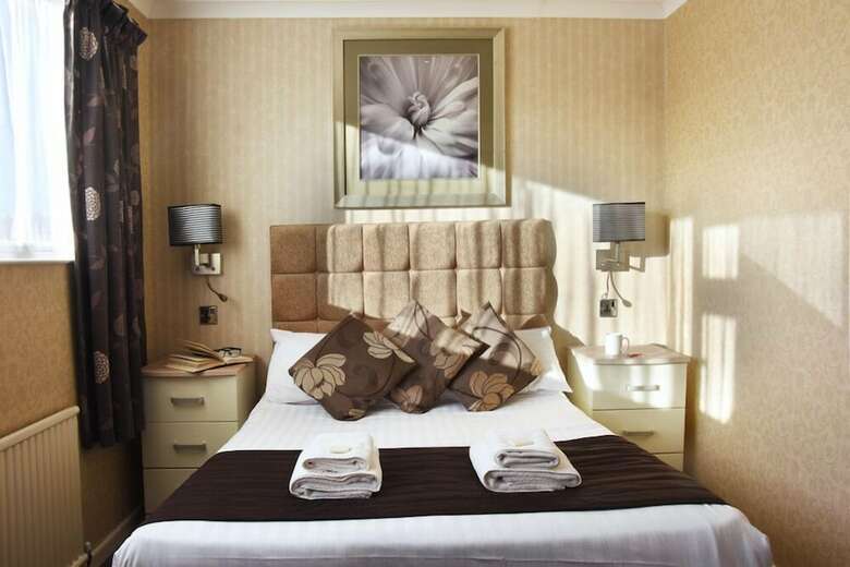 Hostal Torbay Court Hotel