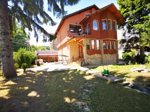 Hostal Casa Divna