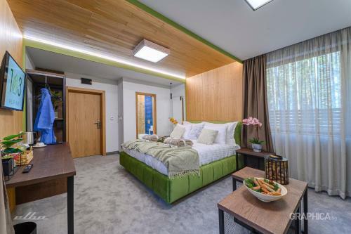 103 Alpine Hotel