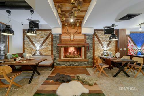 103 Alpine Hotel