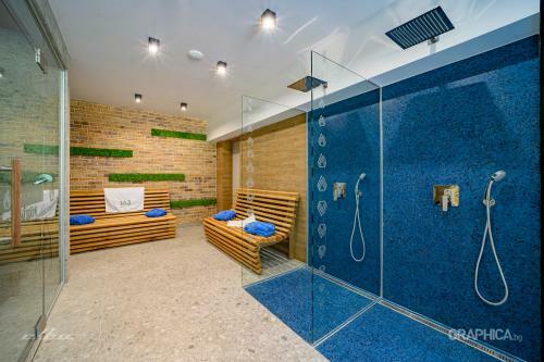 103 Alpine Hotel