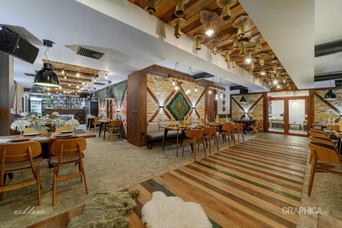 103 Alpine Hotel