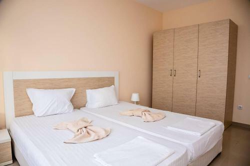 Summer Breeze And Sea View In 2-bdr Apartment