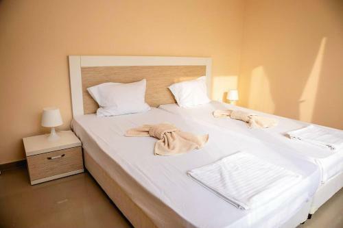 Summer Breeze And Sea View In 2-bdr Apartment