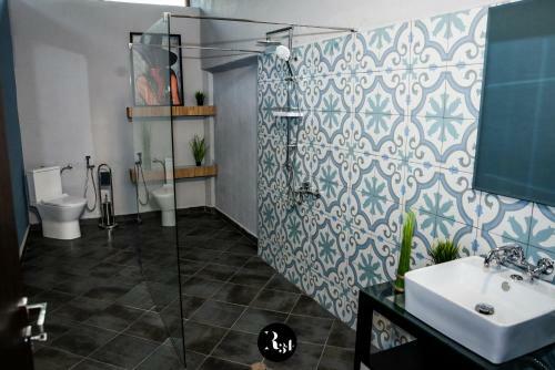 Hostal R34 Guest House