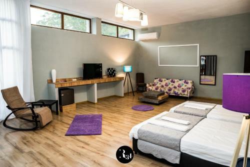 Hostal R34 Guest House